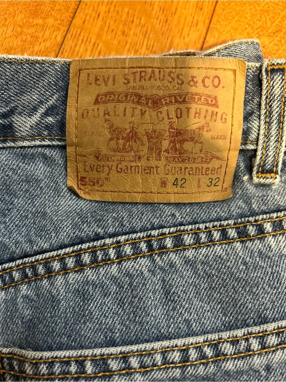 Levi's 550 Relaxed Fit Tapered Light Wash Jeans Men's Size 42x32 100% Cotton